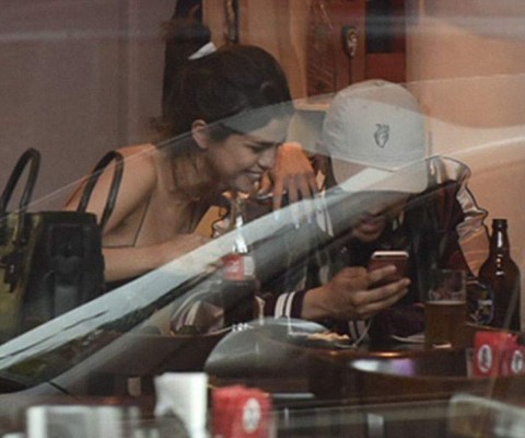 Selena Gómez y The Weeknd romanceando en Buenos Aires