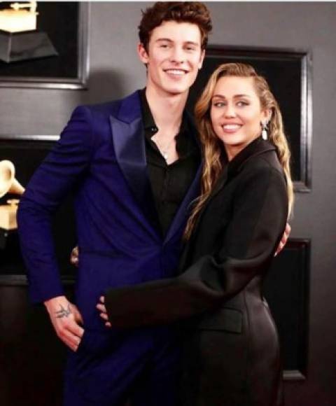Miley no pudo evitar bromear en la alfombra roja de los Grammys 2019 con su amigo Shawn Mendes.
