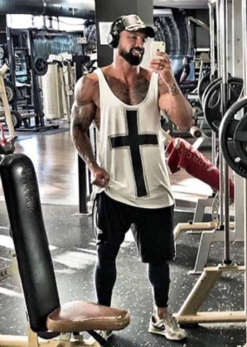 El ex delantero, de 39 años, decidió publicar en su cuenta en Instagram su progreso y cómo iba creciendo su masa muscular hasta convertirse en una verdadera masa de músculos