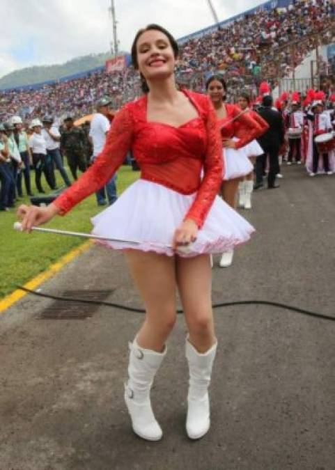 La bella Andrea Montalbán robó las miradas en el desfile del 15 de septiembre en Tegucigalpa en 2015.