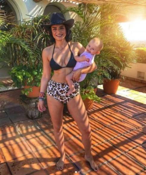 La actriz y modelo mexicana, madre de una preciosa bebé, luce un cuerpazo.