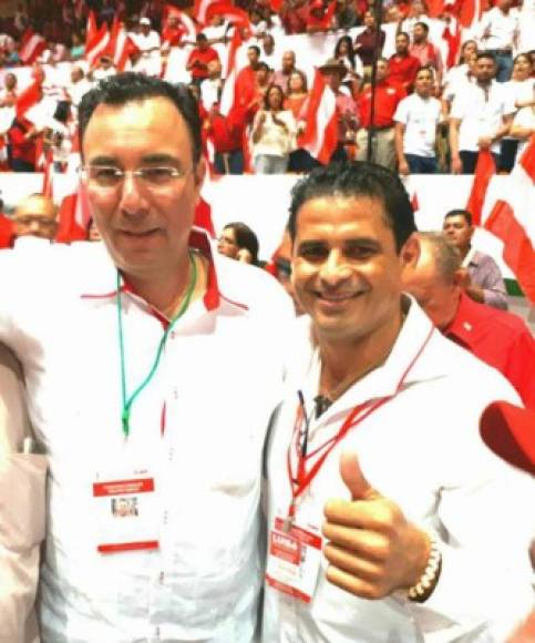 Cristian Santamaría, exfútbolista y actual diputado del Congreso Nacional por Atlántida, busca la reelección en el partido Liberal. En la imagen aparece con el candidato presidencial Luis Zelaya.