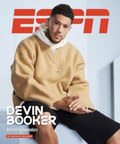 ¿Quién es Devin Booker?<br/><br/>Booker es un jugador de baloncesto estadounidense que pertenece a la plantilla de los Phoenix Suns de la NBA. Con 1,96 metros de estatura, juega en la posición de escolta. Booker jugó una temporada de baloncesto universitario con los Wildcats de la Universidad de Kentucky.