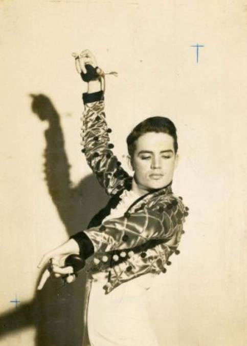 Actor y bailarín<br/><br/>En su juventud decidió lanzarse como actor y bailarín, participando en telenovelas, películas y obras teatrales.<br/><br/>En el mundo de la danza brilló junto a la puertorriqueña Velda González.<br/>