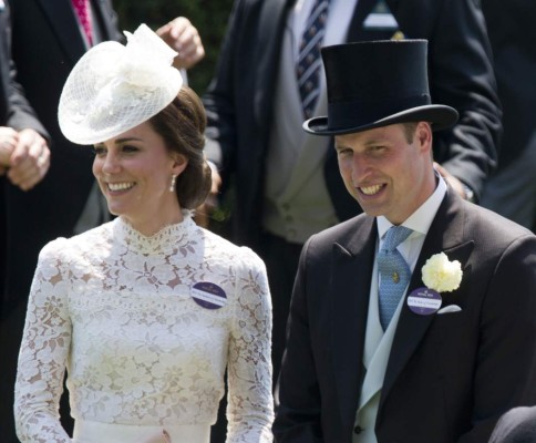 ASCOT, ENGLAND - JUNE 20: Prince William, Duke of Cambridge, and Catherine, Duchess of Cambridge attend the first day of Royal Ascot 2017 at Ascot Racecourse on June 20, 2017 in Ascot, England. (Photo by Julian Parker/UK Press via Getty Images)