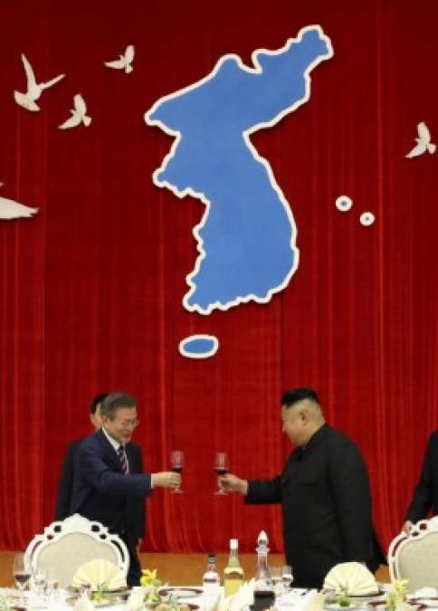In a photo taken on September 18, 2018 South Korea's President Moon Jae-in (L) toasts with North Korea's leader Kim Jong Un (R) during a welcoming dinner in Pyongyang.<br/>North Korea's Kim Jong Un will soon make a historic visit to Seoul, he said on September 19, and has agreed to close a missile testing site in front of international inspectors, as a rare inter-Korean summit unfolded in Pyongyang. / AFP PHOTO / Pyeongyang Press Corps / - / RESTRICTED TO EDITORIAL USE - MANDATORY CREDIT 'AFP PHOTO / Pyeongyang Press Corps' - NO MARKETING NO ADVERTISING CAMPAIGNS - DISTRIBUTED AS A SERVICE TO CLIENTS