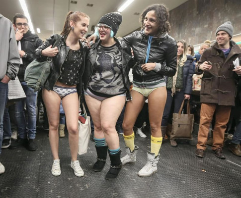 Ciudades del mundo celebran el Día Sin Pantalones en el Metro