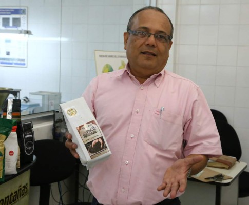 Cafetalero hondureño distribuye su aromático de excelencia a nivel local