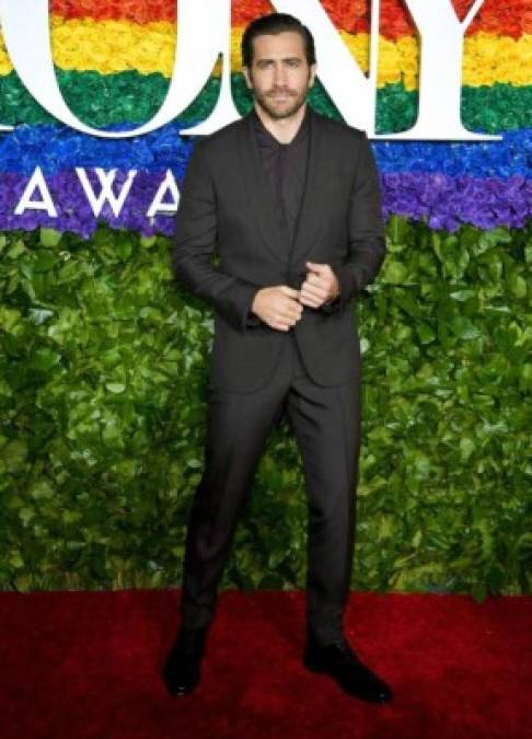Jake Gyllenhaal<br/><br/>La elegancia del estadounidense se hace presente cada que pisa una alfombra roja. Además de su talento actoral, demostrado en películas como ''Brokeback Mountain'' y ''Nocturnal Animals'', su tupida barba se ha convertido en su mejor rasgo, así como su tornada figura.<br/>