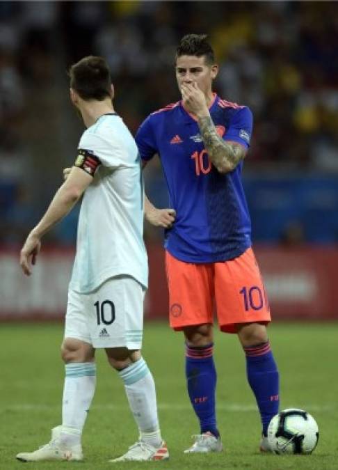 James Rodríguez y Messi intercambiaron palabras en un momento del partido en el estadio Arena Fonte Nova.