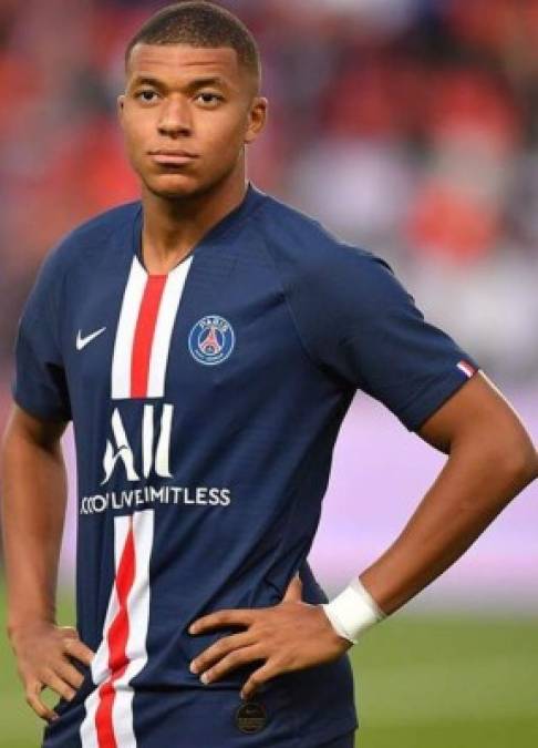 Mbappé: El delantero se rebeló y le exigió al PSG que deben de realizar mejor incorporaciones en el club parisino para intentar salir campeón de Europa: 'Soy optimista respecto a ganar la Champions. Tienes que reclutar bien, fichar buenos jugadores', indicó.