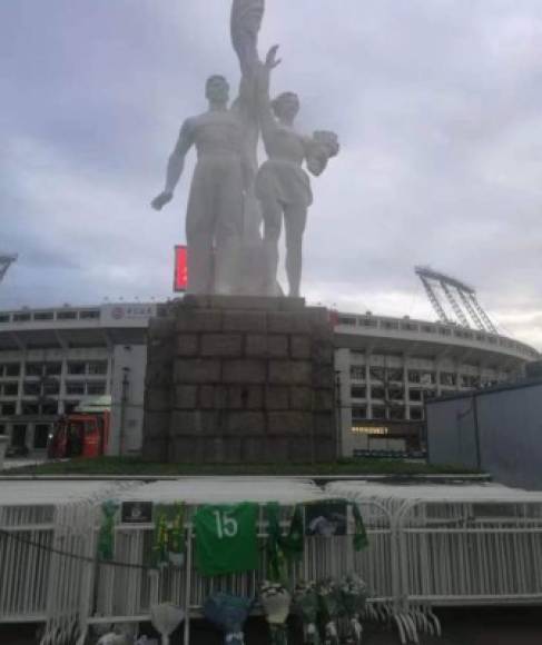 En las afueras del estadio del Beijing Guoan, se ha hecho un pequeño homenaje para recordar al hondureño Walter Martínez.