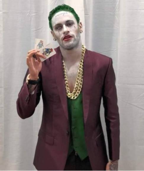 El futbolista del PSG, Neymar, se disfrazó como El Joker para Halloween.