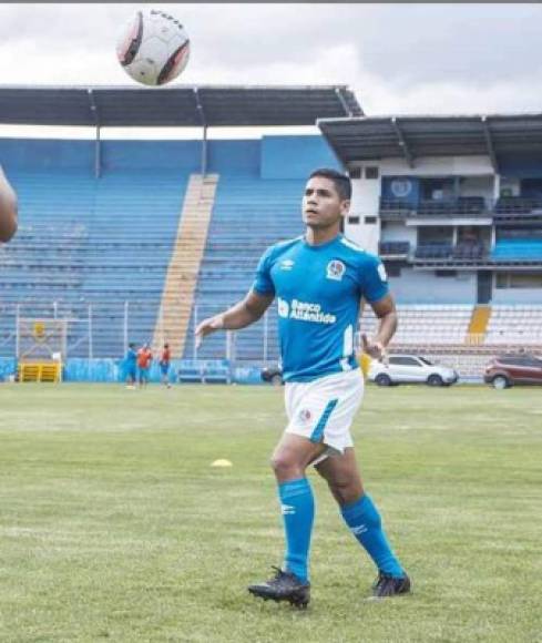 Carlos Pineda: El joven vuelve al mediocampo del Olimpia y así lo confirmó Pedro Troglio.