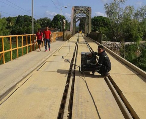Reparan puente que da acceso a aldeas de sector de Baracoa