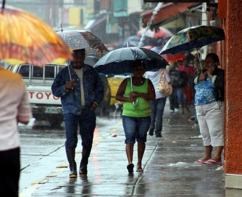 Lluvias acompañadas de actividad eléctrica seguirán durante los próximos días en el país