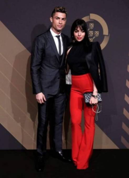 Así fue el look Georgina Rodríguez en la gala del premio que recibió Cristiano Ronaldo.