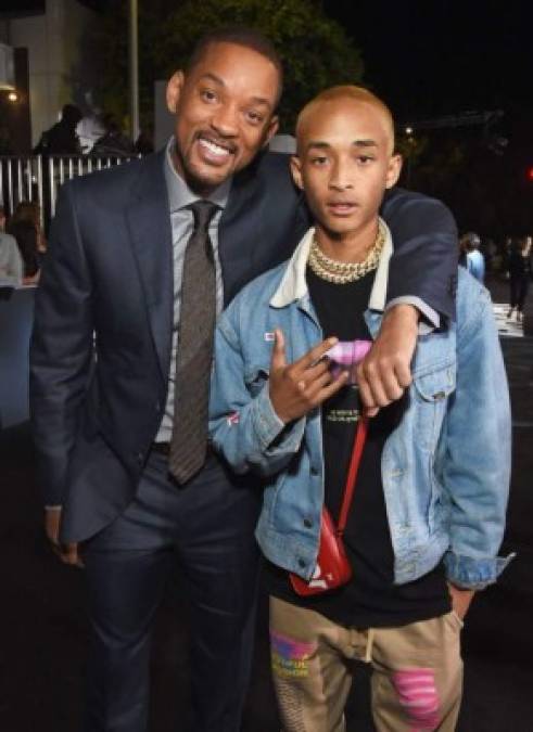 Inicialmente, parecía que una broma entre amigos, pero Jaden reforzó sus comentarios durante una entrevista con Beats 1 Radio. 'Hace poco dije que Tyler, The Creator es mi novio, y eso es cierto. Entonces, para que lo sepan', aclaró el hijo de Will Smith, aunque los fanáticos aún no estaban convencidos de que estuviera diciendo la verdad.