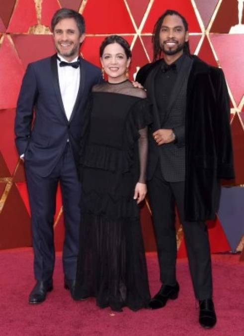 Gael y Natalia posaron junto a Miguel previo al inicio de la gala de los Oscar.