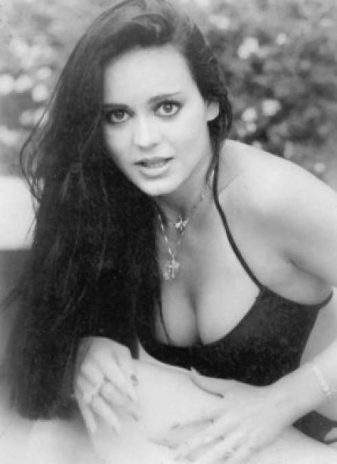 En 1986, Televisa, la contrató como artista exclusiva para protagonizar varias telenovelas, la primera de ellas Seducción, a la cual siguieron muchas otras incluyendo algunas infantiles.