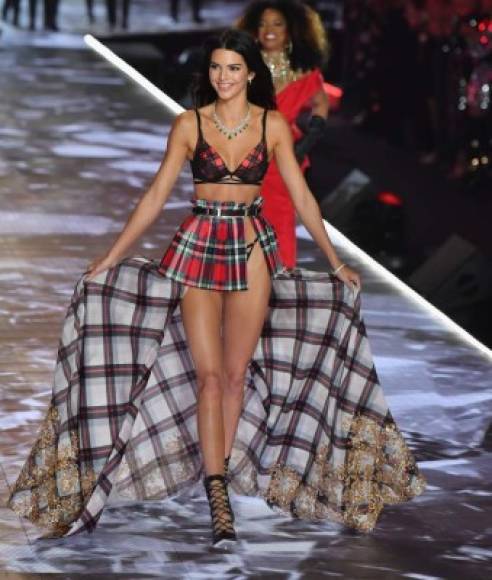 La gran ausente fue Alessandra Ambrosio, quien tras 12 años de desfile anunció hace unos meses que colgaría sus alas para esta edición. <br/><br/>En foto Kendall Jenner.