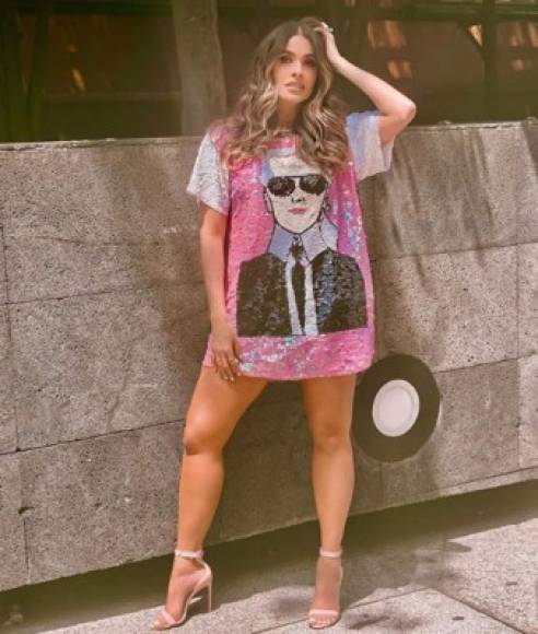 Esta no es la primera vez que Galilea publica una imagen en tono sexy a sus redes sociales, la presentadora acostumbra a compartir cada uno de sus outfits.