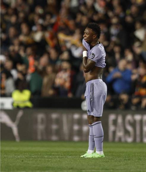 La cara de Vinicius tras el segundo gol del Valencia en Mestalla.