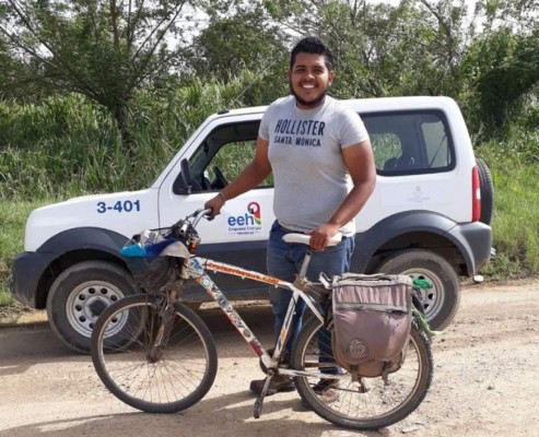 Los momentos mágicos de Tabare junto a su bicicleta 'América' en Honduras