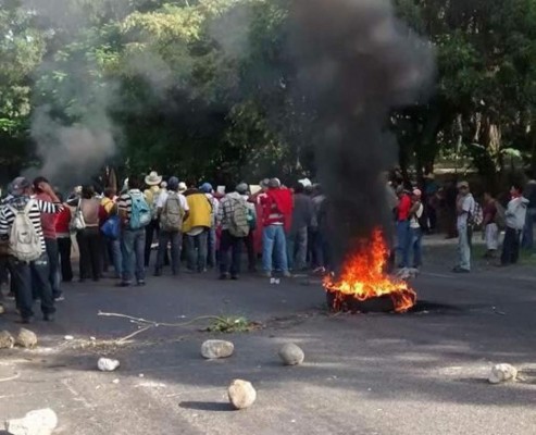 Campesinos se toman carreteras en Honduras