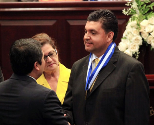 Congreso entrega premios a periodistas de Honduras