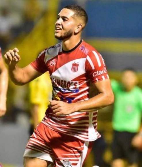 Josué Villafranca: El goleador del Vida regresaría en el 2020 al Motagua, club dueño de su ficha. El delantero además confesó que tiene ofertas por lo que no descarta salir al exterior.