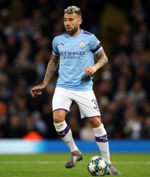 El defensa argentino Nicolás Otamendi podría volver al Valencia. Así lo aseguran desde el 'Manchester Evening News', que hablan de un interés en este mercado invernal pero sobre todo de cara al mercado del próximo verano. El central del Manchester City estuvo en el equipo ché durante la temporada 2014/2015.