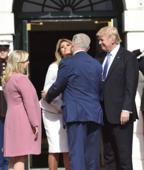 Melania saludó al premier israelí que acudió a la cita acompañado por su esposa, Sara Netanyahu.