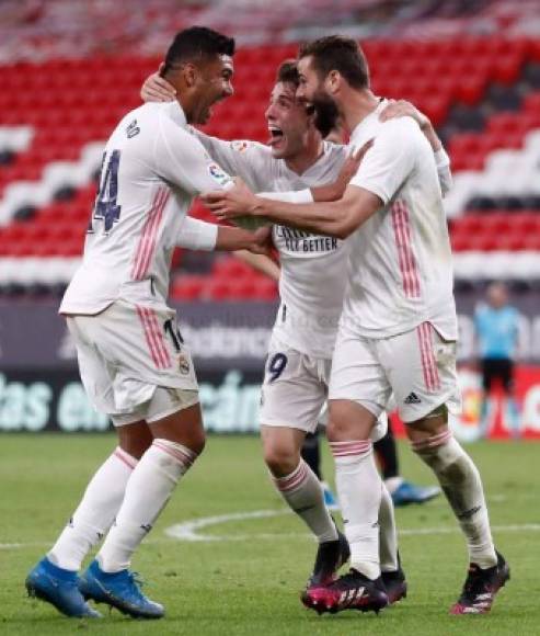 La celebración de Nacho con Casemiro y Álvaro Odriozola.