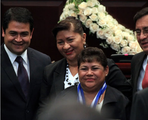 Congreso entrega premios a periodistas de Honduras