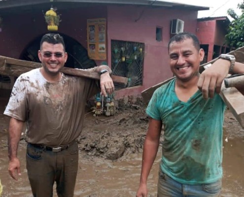 'Conseguimos una lancha y sacamos a más de 200”