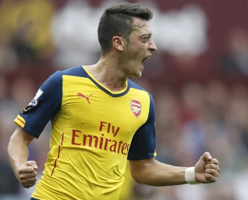 El Arsenal gana al Aston Villa con tres goles en cuatro minutos