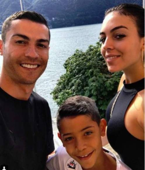 Tras la noticia sobre su chica, Cristiano Ronaldo junto a su buffet de abogados habría enviado un ultimátum a Mediaset (canal del programa de televisión), para que no vuelvan a publicar o emitir ninguna noticia sobre Georgina y de no cumplirse con este pedido iniciarán un proceso legal.