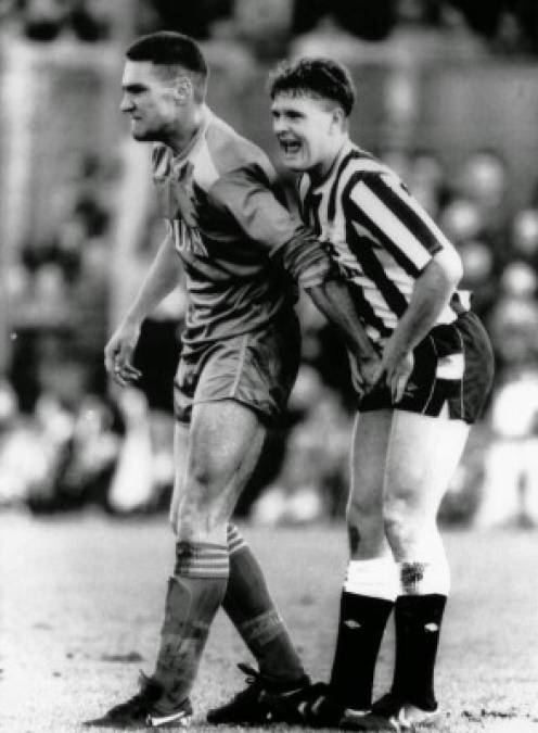 Entre sus fechorías destacan una terrorífica entrada que obligó al jugador Gary Stevens a retirarse del fútbol o el violento marcaje al que sometió al futbolista del Newcastle, Paul Gascoigne, a quien derribó 14 veces, escupió en la cara, amenazó de muerte y agarró de los testículos como si pretendiera arrancárselos; como muestra de aquel lance, pueden ver la que se ha convertido en una de sus fotografías más famosas.