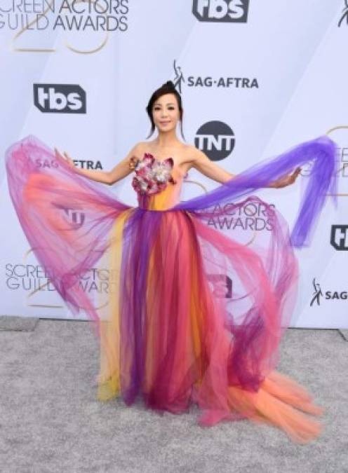 La actriz de Crazy Rich Asians Fiona Xie no acertó con un vestido, un atuendo perfecto para un grupo de danza pero no para una celebridad.