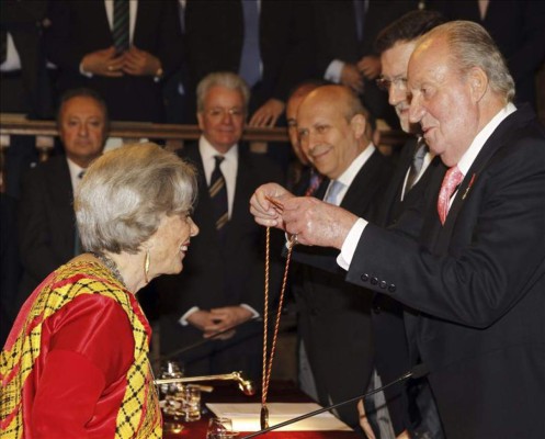 Elena Poniatowska, la Princesa Roja convertida hoy en 'Reina de las Letras'