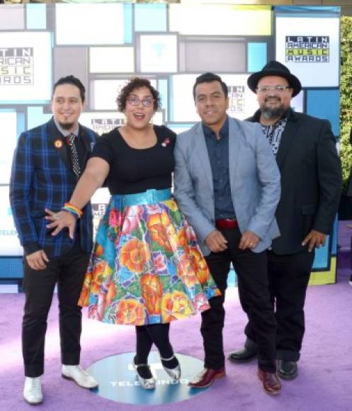 La Santa Cecilia en los Latin American Music Awards 2016.