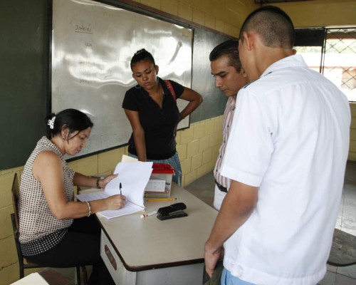 Educación evalúa 277 maestros en San Pedro Sula esta semana