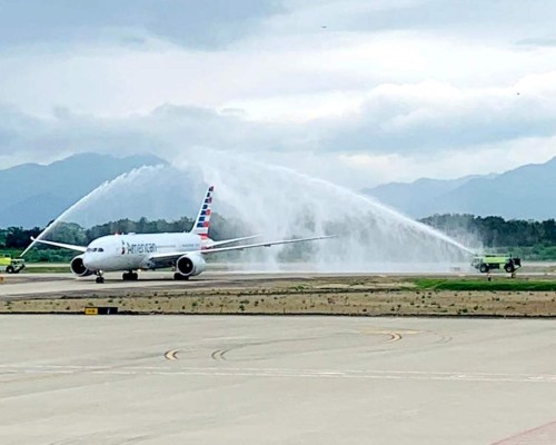 Con 218 pasajeros reanudó operaciones American Airlines hacia el Villeda Morales