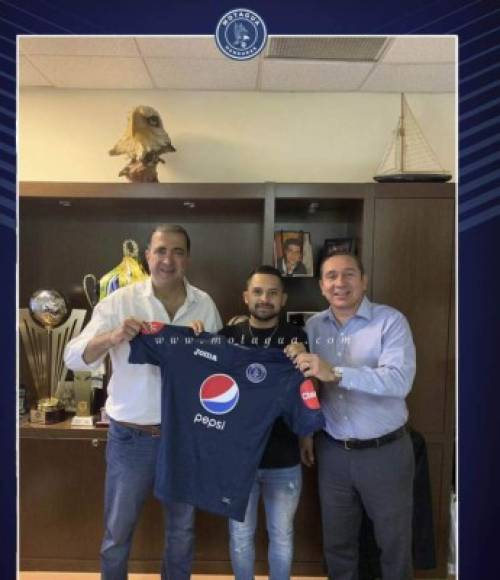 Omar Elvir: Tras varios días de negociaciones, finalmente el lateral izquiedo renovó por tres años más con el Motagua. El jugador pidió un incremento salarial y llegó a un acuerdo con los bicampeones.