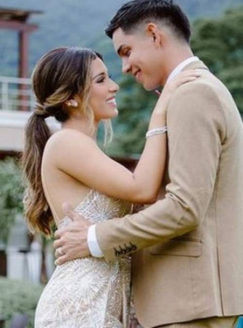 'Legalmente casada con el amor de mi vida', publicó Nancy Herrera en su cuenta de Instagram al subir esta fotografia de lo que fue la boda con Mauricio Dubón.