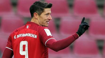 Robert Lewandowski con su hat-trick permitió al Bayern Múnich golear al Colonia en la Bundesliga.