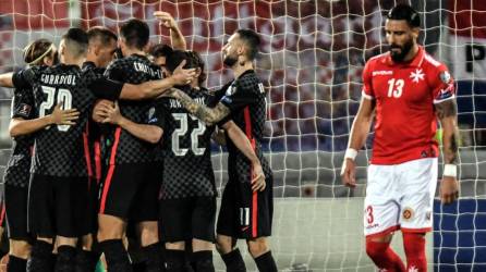 Jugadores de Croacia celebrando uno de los goles frente a Malta.