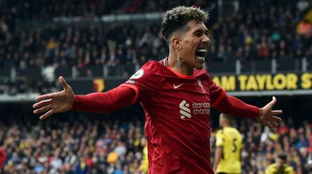 Roberto Firmino fue la figura del Liverpool con un triplete para golear al Watford.