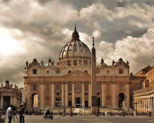 Interceptan carro del Vaticano con 4 kilos de droga en su interior